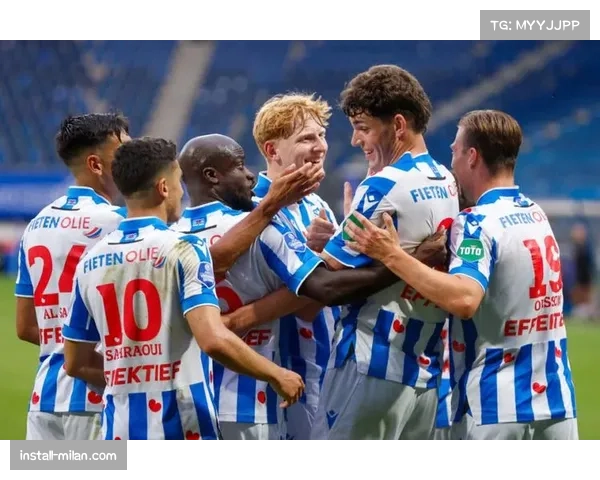 荷甲联赛竞争激烈,榜首两强同分,第四至第六名分差微小 荷甲联赛竞争激烈,榜首两强同分,第四至第六名分差微小